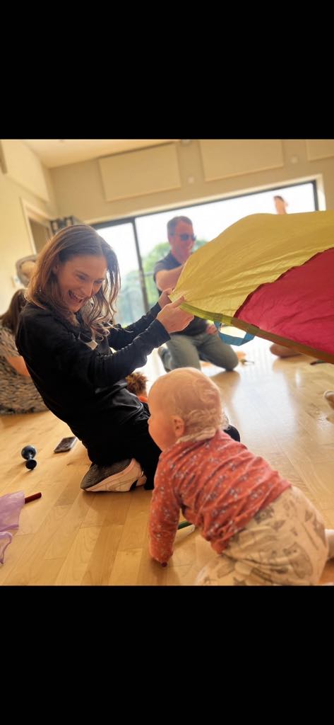 SING, SING AND BOOGIE IN CRAWLEY, WEST SUSSEX & SURREY.